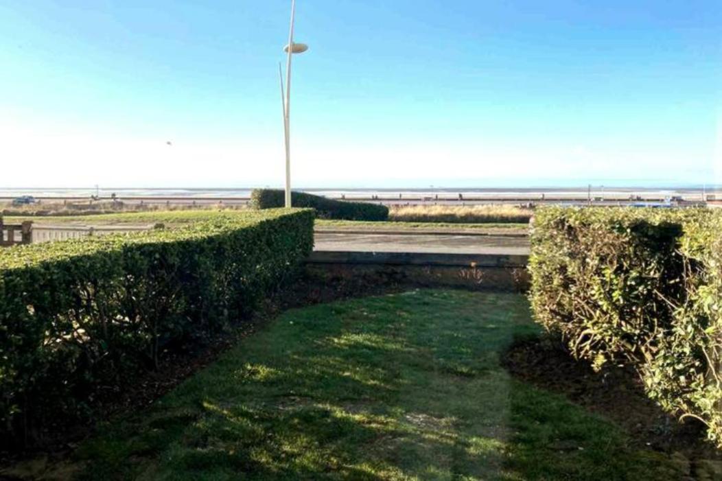 Beach, Front De & Garage